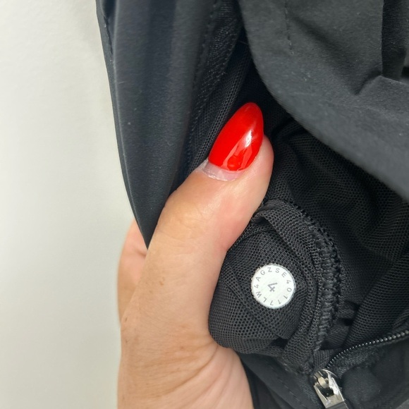 NWOT lululemon athletica “ kicking asphalt vest” - Picture 4 of 6